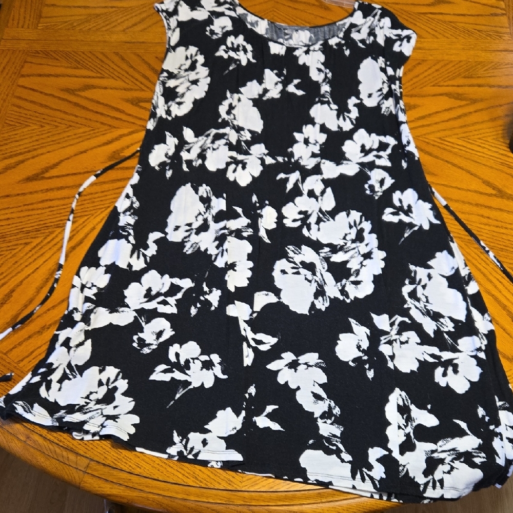 Daisy Fuentes Monochrome Floral Dress